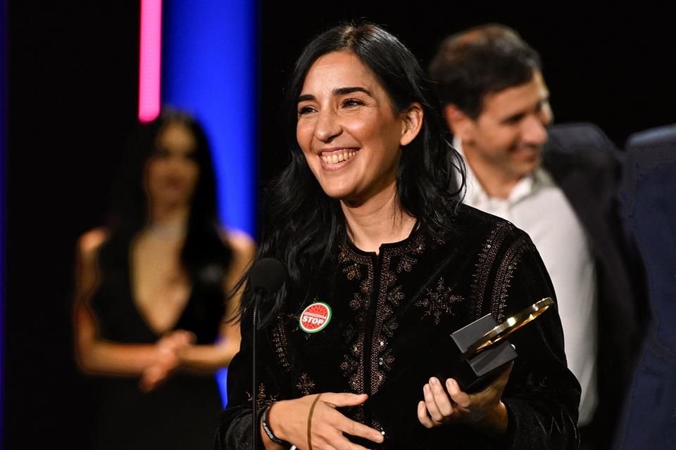 'Los Domingos' ganó la Concha de Oro en San Sebastián; el colombiano 'Un Poeta', de Simón Mesa Soto, triunfó a mejor filme latinoamericano.