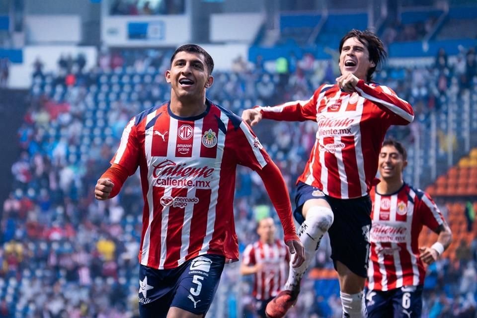 Luis Romo tocó para Richard Ledezma, que envió un gran centro al área que fue coronado con un golazo 'de tijera' de Brian González.
