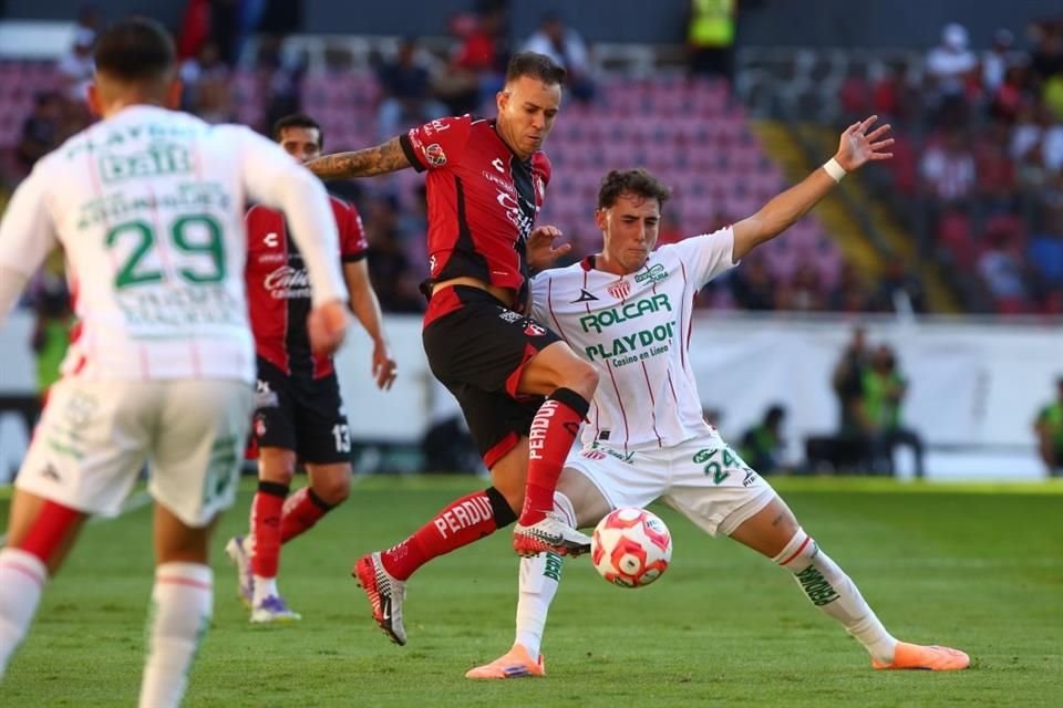 Gustavo Ferrareis dio un gran partido con par de asistencias.