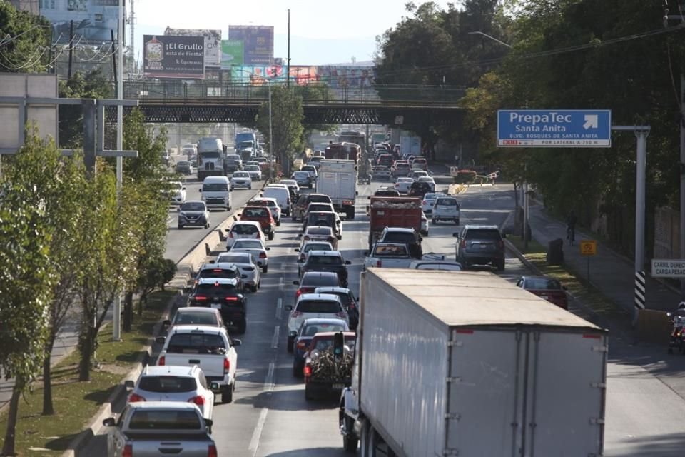 Los traslados a escuelas son catalogados como factor de congestionamiento vial sobre la Avenida López Mateos Sur, por ello, someterán a debate posibles soluciones en los próximos días.
