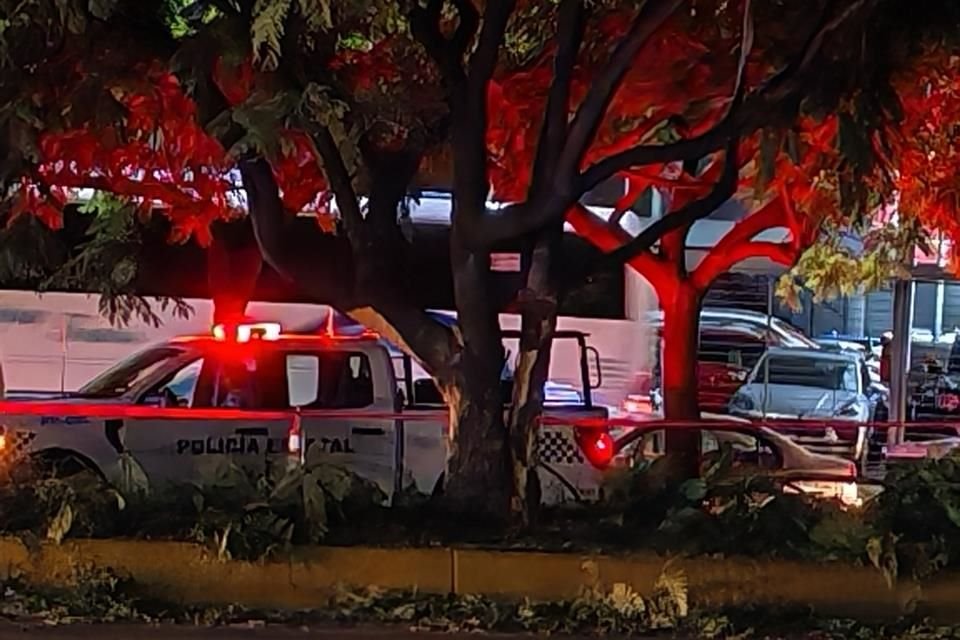 La Unidad Municipal de Protección Civil y Bomberos de Guadalajara atendió la emergencia, registrada en el sentido de poniente a oriente.