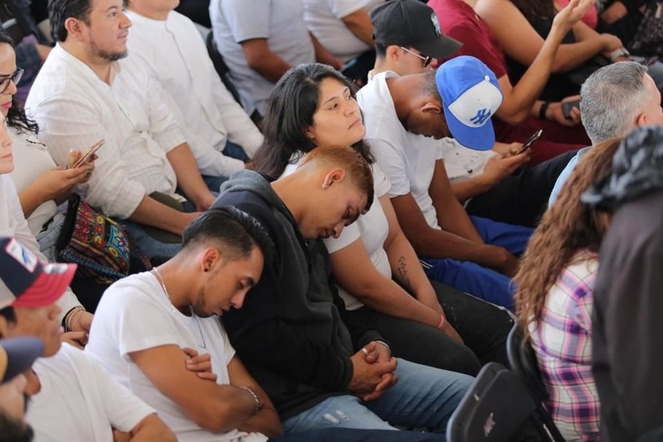 Desde temprano, camiones llenos de acarreados llegaron a la Plaza Bicentenario, donde fue el Informe de Claudia Sheinbaum.
