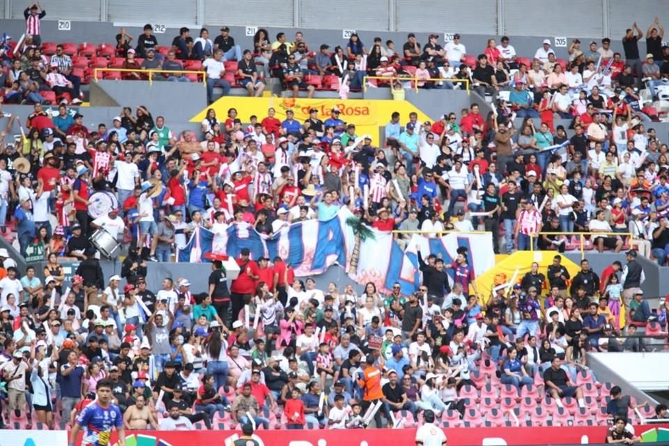 Los aficionados en la Final de la Copa Jalisco.