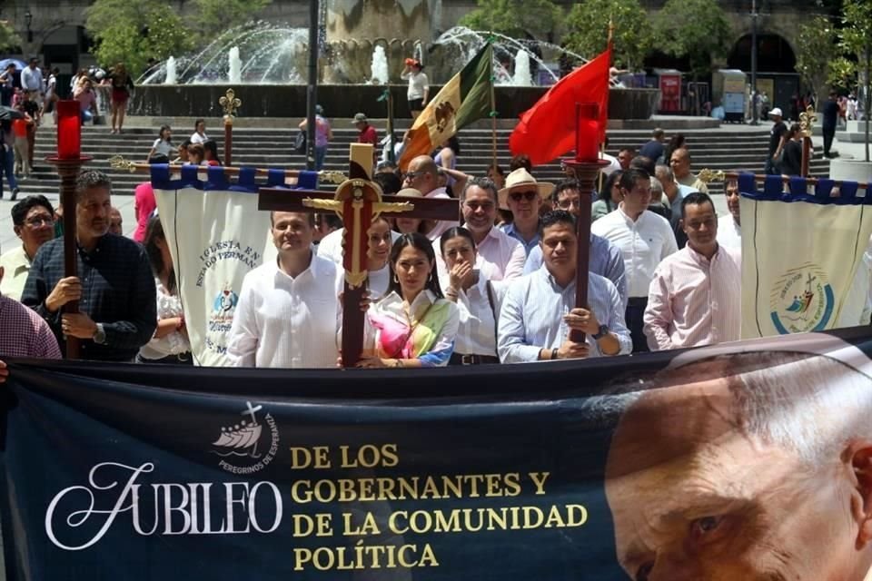 Se realizó una peregrinación por el Paseo Alcalde hasta llegar a la Catedral.