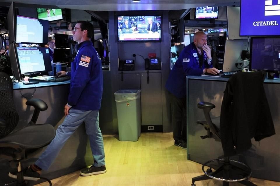 El Dow Jones ganó un 0.15%, el índice Nasdaq un 0.48% y el ampliado S&P 500 subió un 0.26%.