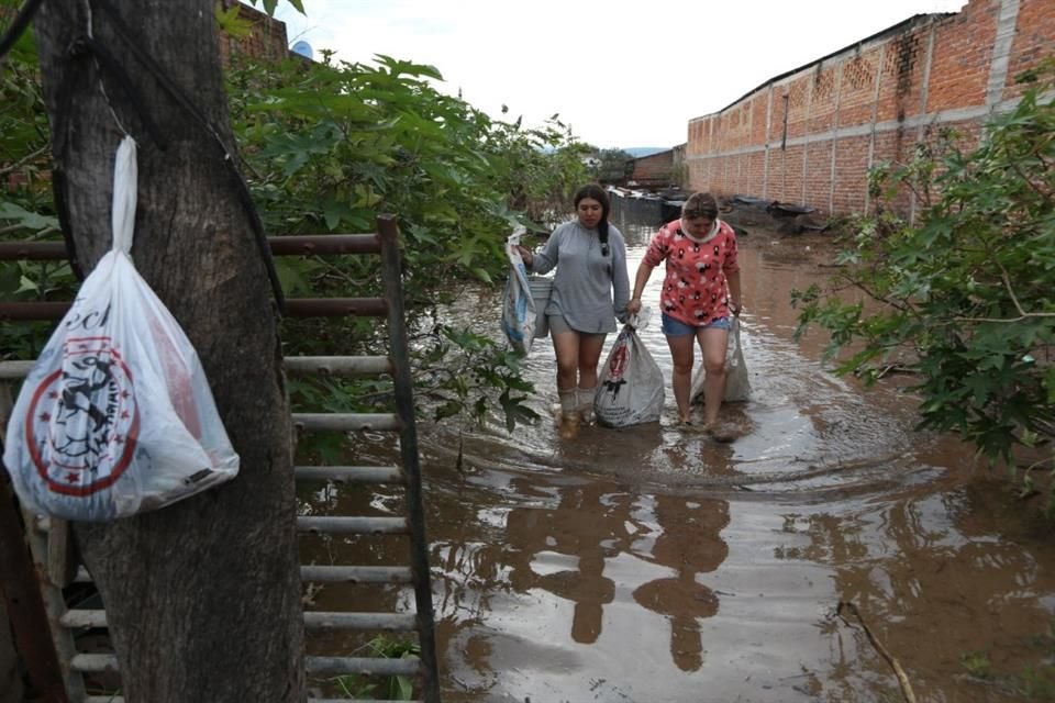 El agua alcanzó hasta 1.50 metros.
