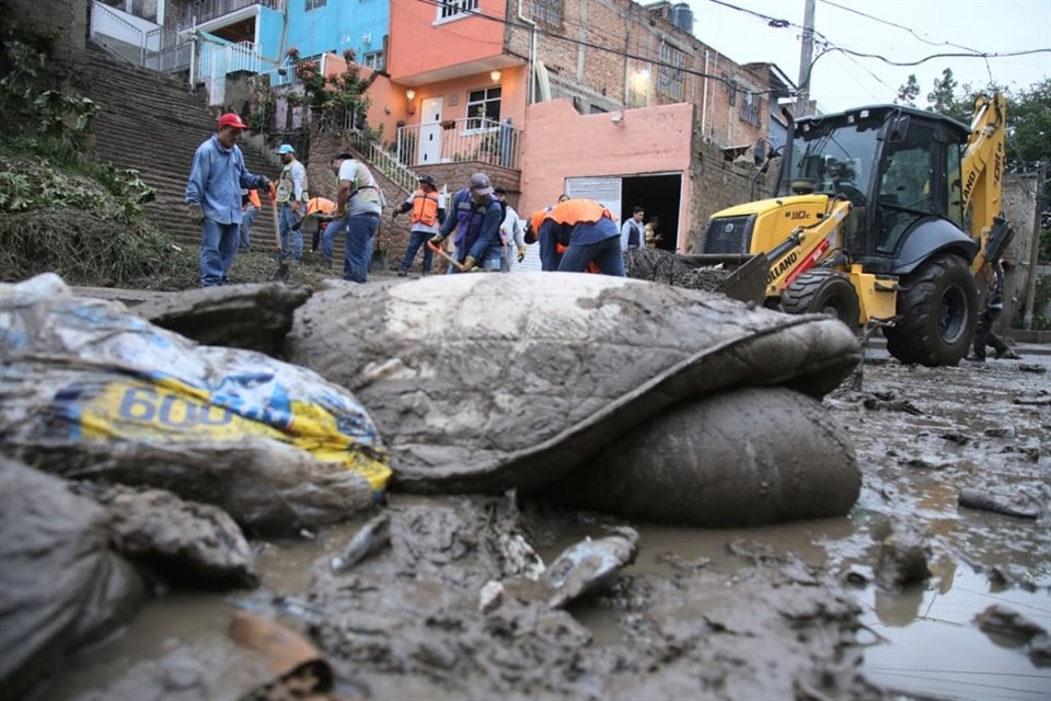 A poco más de dos meses de una tormenta devastadora en la zona de La Martinica, en Zapopan, vecinos volvieron a tener otra jornada de miedo.