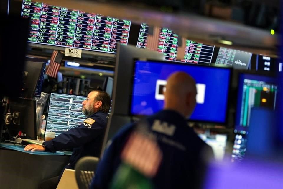 En septiembre, el S&P 500 registró un alza de 3.53%, el Nasdaq avanzó 5.61% y el Dow Jones subió 1.87%.