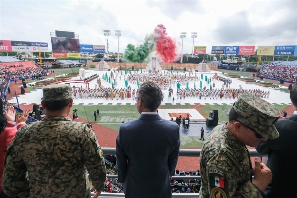 Escenifican 'Siete Siglos del Legado de Grandeza de México Tenochtitlán 1325-2025' en Estadio Panamericano.