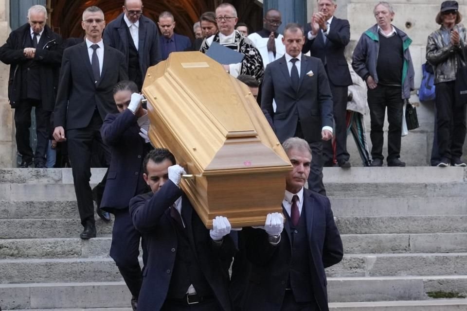 Cientos de personas despidieron este martes en París a la actriz franco-italiana Claudia Cardinale, quien falleció la semana pasada a los 87 años.