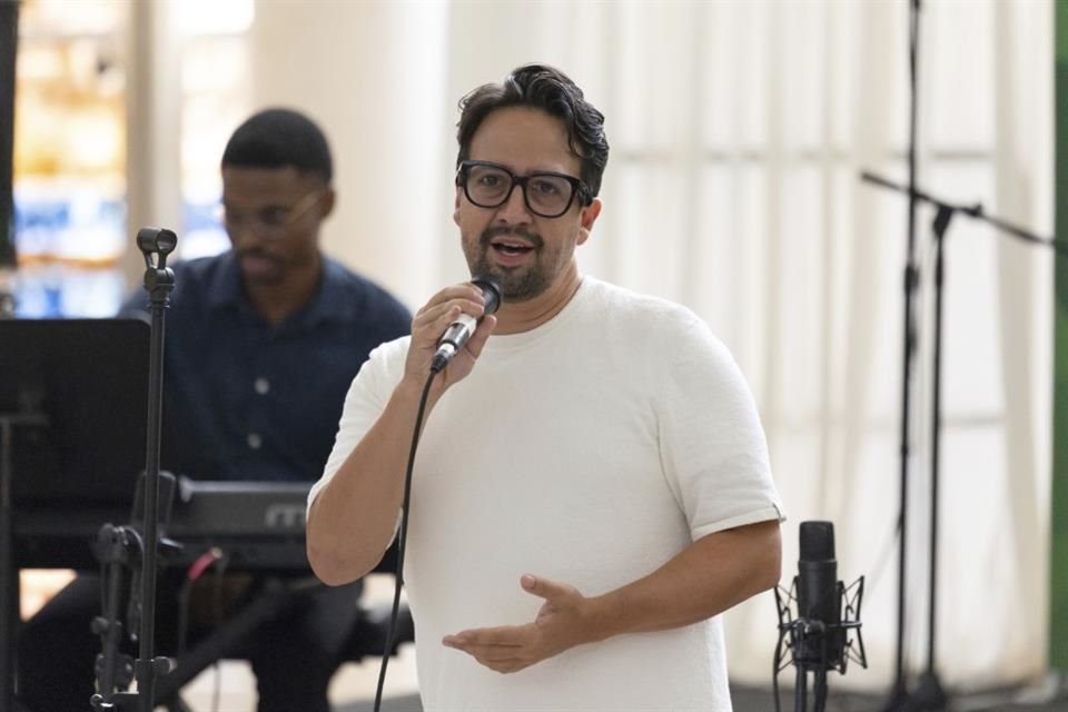 A través de su fundación, el actor y dramaturgo Lin-Manuel Miranda, ha donado millones de dólares a la gente boricua afectada por el huracán María.