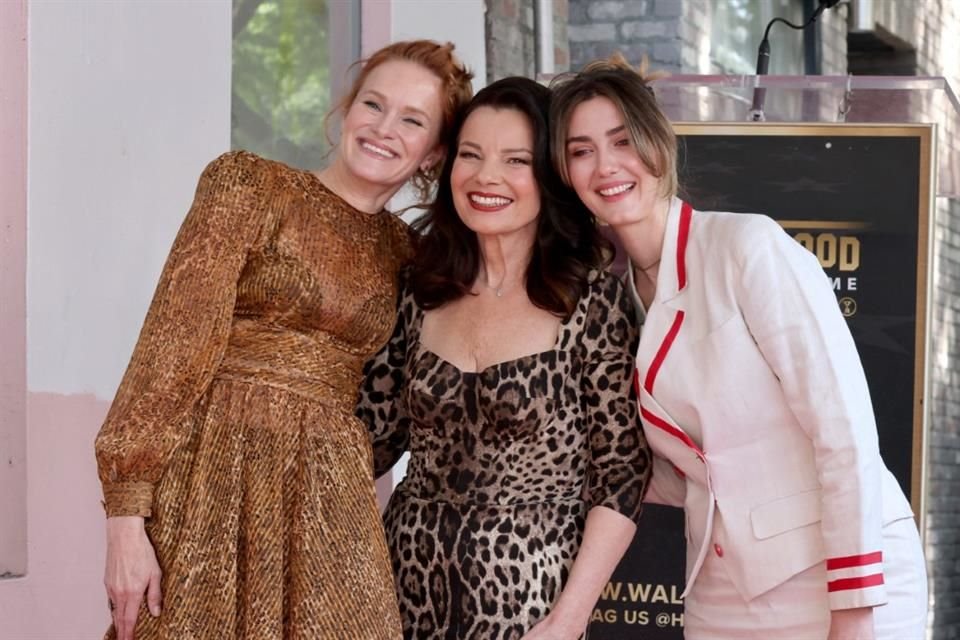Las coprotagonistas de Drescher en su serie clásica, las actrices Nicholle Tom y Madeline Zima, también asistieron al evento.