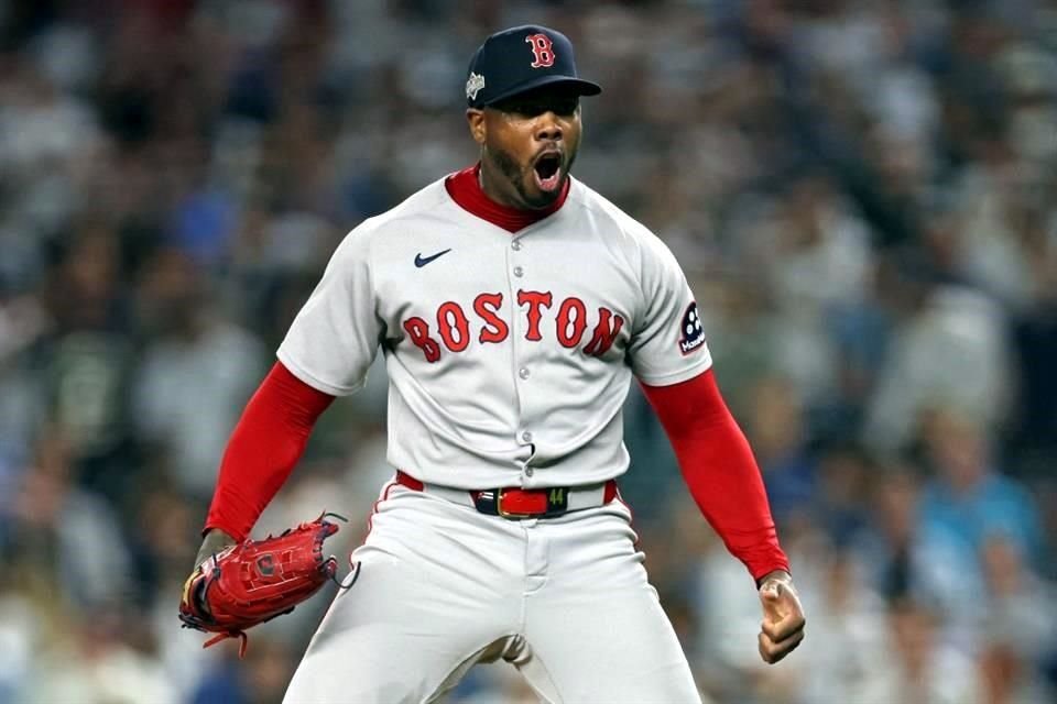 Aroldis Chapman se fajó como los grandes ante su ex equipo.