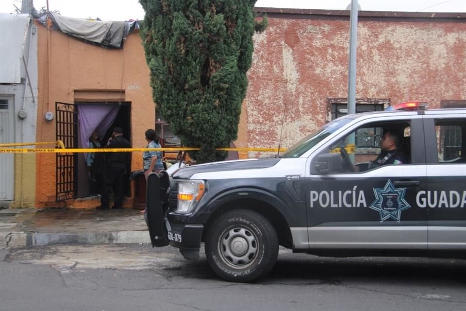 Testigos señalan que el agresor estuvo acosando a la joven días antes y hoy acudió a su casa.