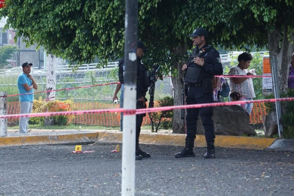 Balacera y pánico se registraron en intento de asalto a cuentahabiente en la Plaza Comercial Centro Sur, Colonia Santa María Tequepexpan.
