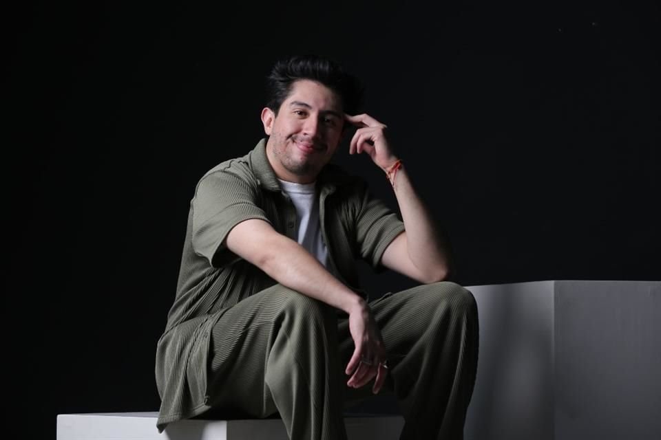 Daniel Sosa regresa a stand up y llega a Guadalajara con 'Dilema', cuyo guión aborda desde sus haters hasta Inteligencia Artificial.