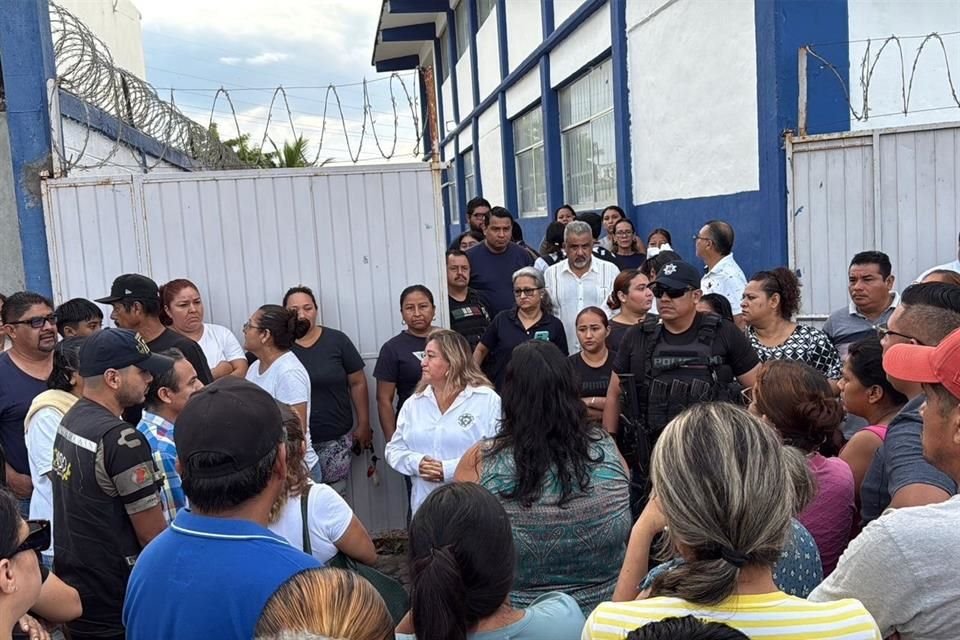 En Veracruz, la preocupación se centró en la Escuela Secundaria Técnica Industrial 148, donde un presunto ex alumno, quien fue expulsado del plantel, amenazó con un tiroteo.