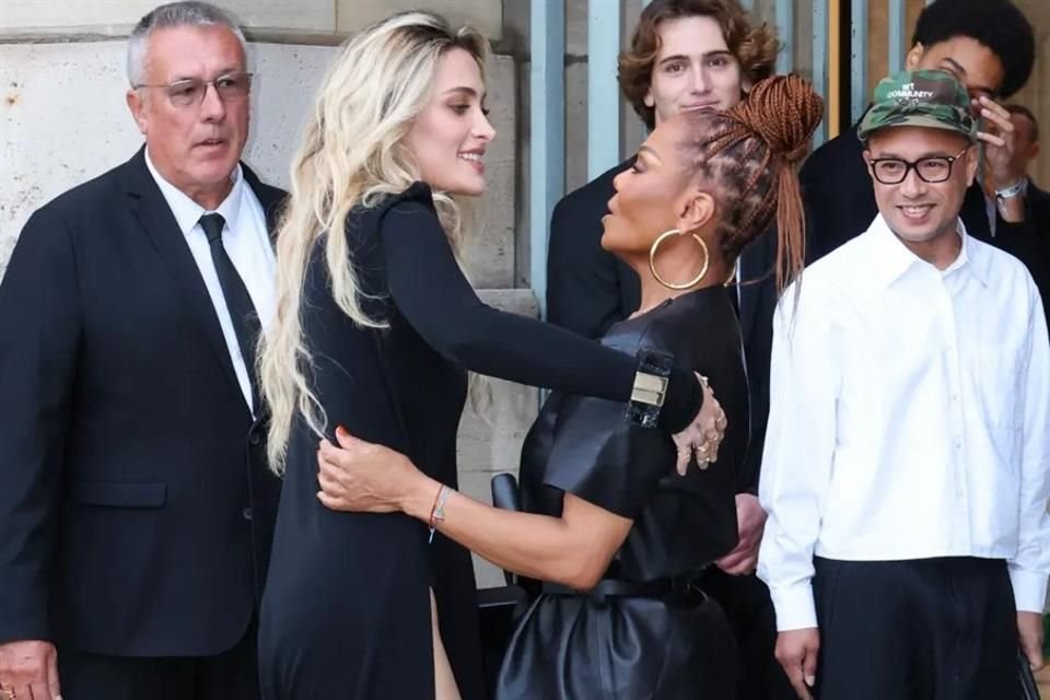 Tras varios rumores de que existían rencillas entre ambas, Paris Jackson se reencontró felizmente con su tía, Janet Jackson, en pasarela de moda.