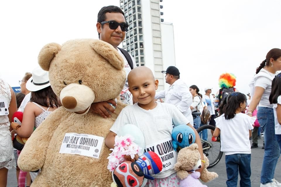 Marcha por desabasto de oncológicos en Jalisco.