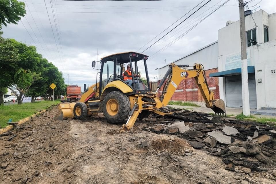 Trabajos de repavimentacion en Av Clouthier