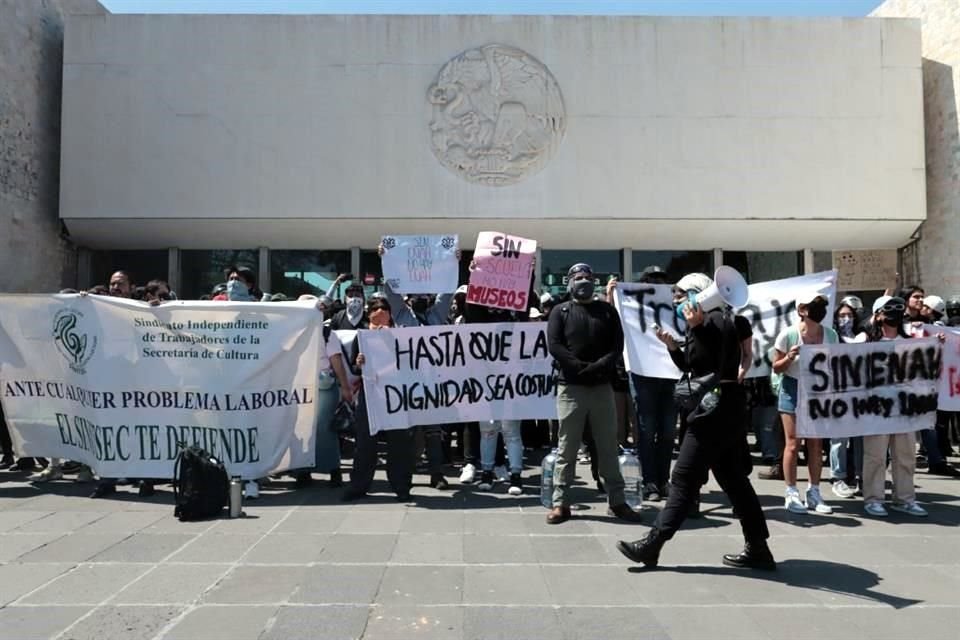 Testimonios recabados exhiben que la crisis de contrataciones y pagos del INAH frena labores de campo y trabajo en oficinas y escuelas.