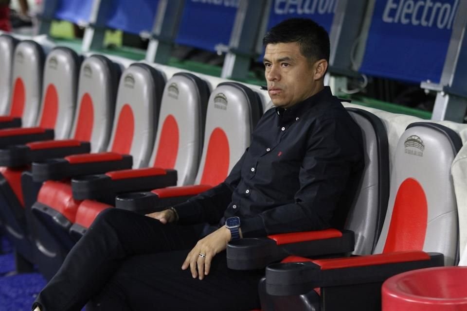 Pineda llegó al banquillo tapatío para el Clausura 2025, el cual terminó en el décimo cuarto lugar de la tabla general, con 4 triunfos, 6 empates y 7 derrotas.