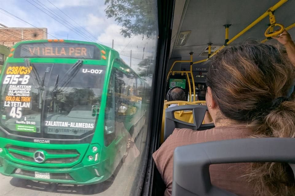 El Apoyo par el Transporte consiste en la entrega de pasajes para el transporte público mediante boletos físicos o tarjeta electrónica.