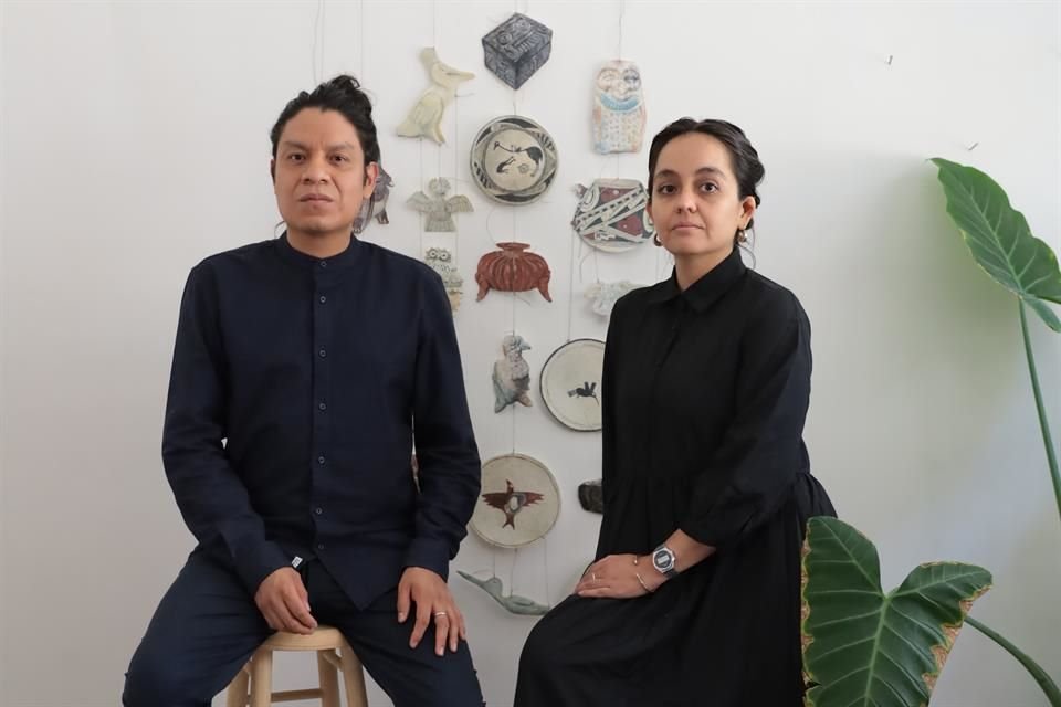 El colectivo RojoNegro, integrado por los artistas michoacanos Noé Martínez y María Sosa representarán a México en la Bienal de Venecia.