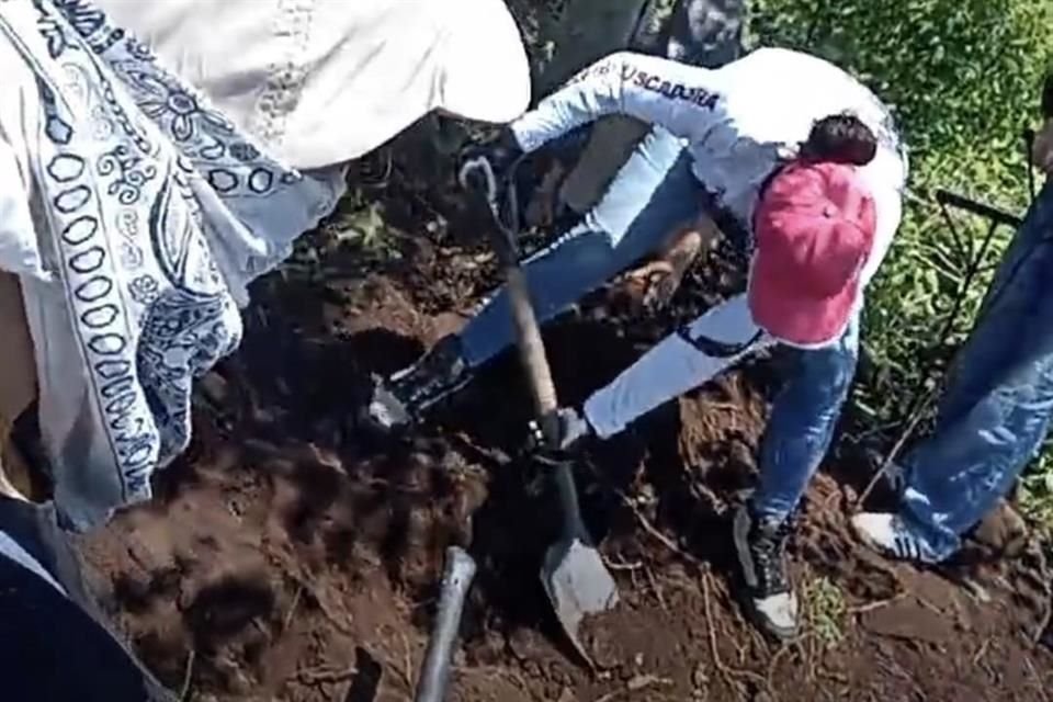 Guerreros Buscadores de Jalisco acudió la mañana de ayer al Cerro de la Punta, en Tonalá, para realizar búsquedas tras un llamado anónimo.