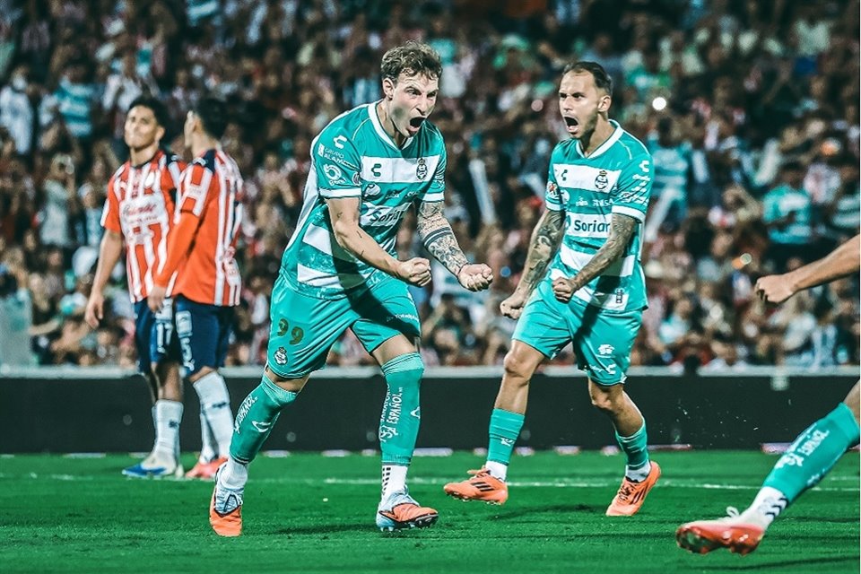 Chivas se cansó de fallar en el segundo tiempo y cayó 1-0 ante Santos Laguna.