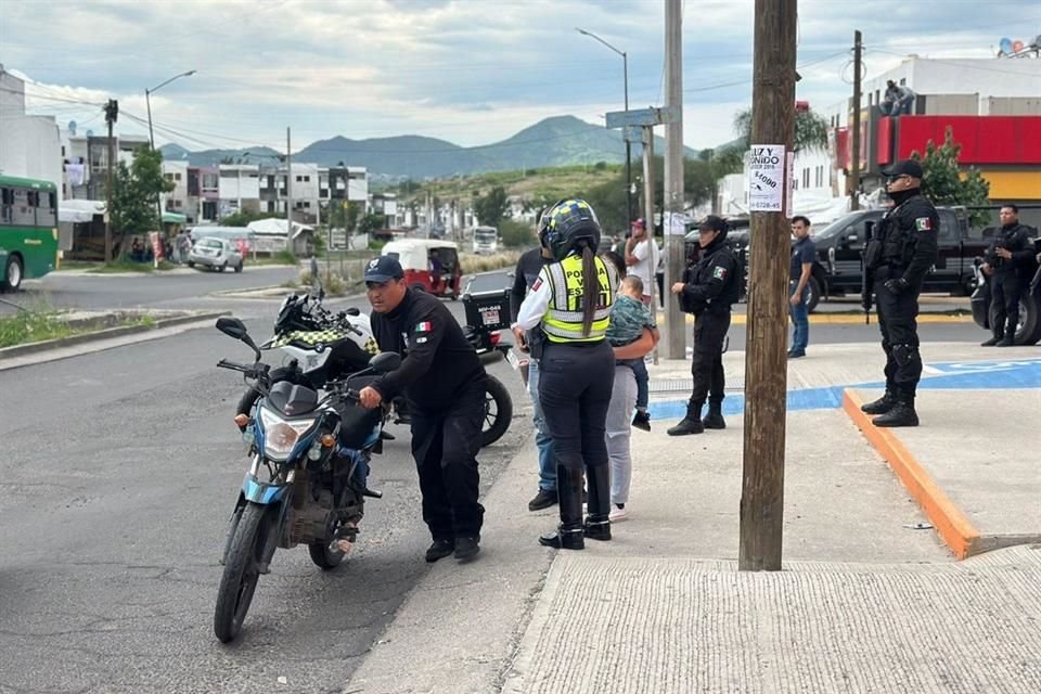 Operativo en contra de motocicletas irregulares.