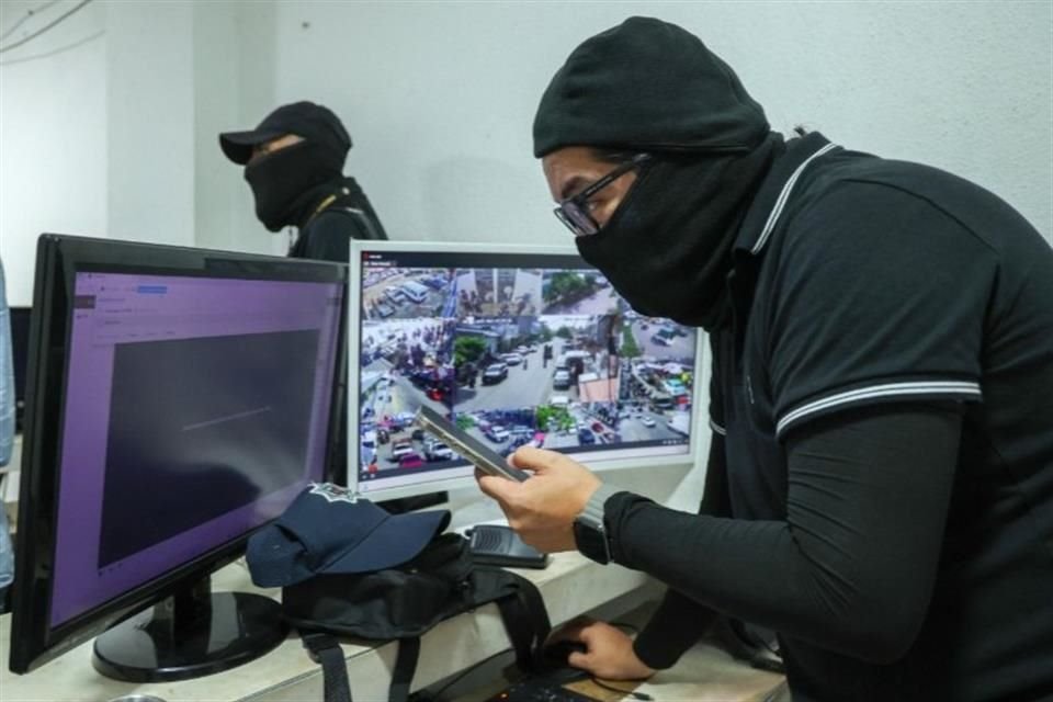 Dos operadores del C2 de Pinotepa, Oaxaca, aportaban información de cámaras de seguridad municipales al crimen organizado, reportó FGE.