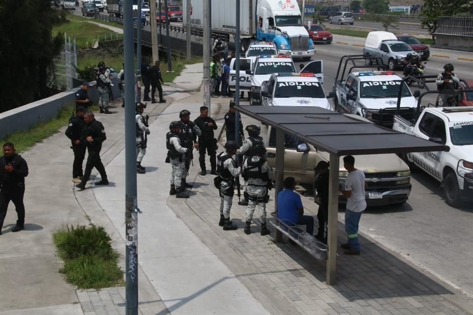 El sujeto, quien portaba un arma 9 milímetros, narró a los uniformados municipales que dos sujetos se le acercaron para robarle, por lo que comenzó un enfrentamiento.