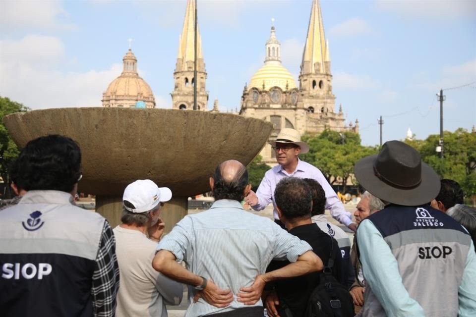 SIOP y arquitectos recorren obras de la Plaza de la Liberación.