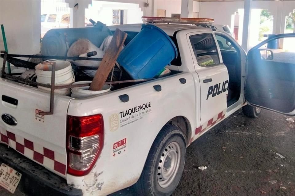 Para mejorar tráfico en el Centro de Tlaquepaque, el municipio inició operativo para quitar objetos para apartar lugares de estacionamiento.