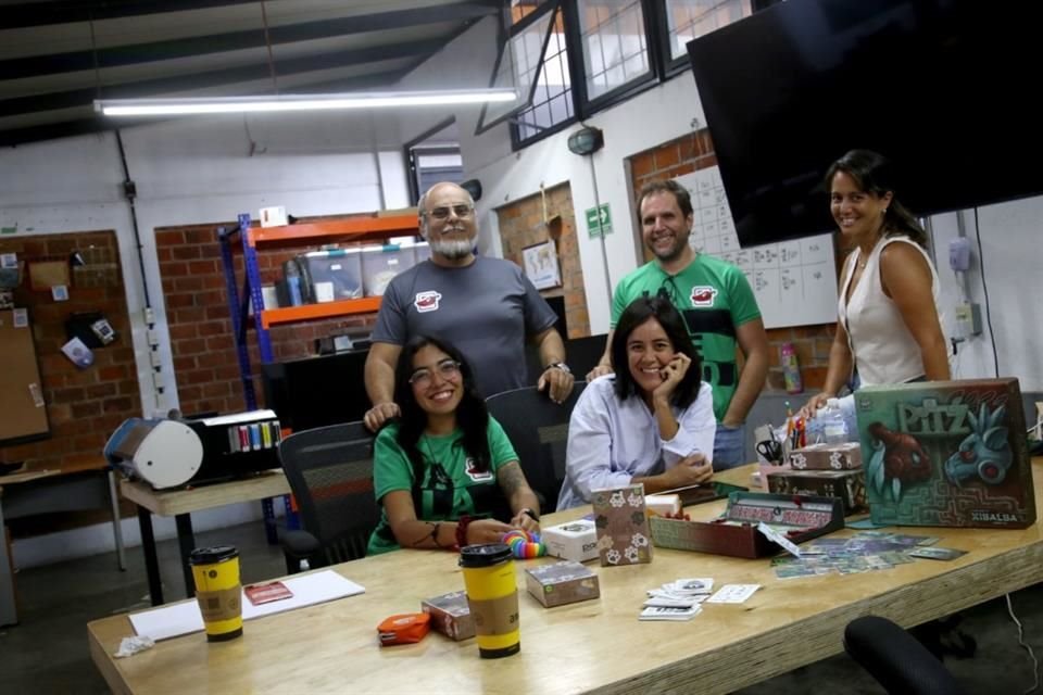 Hugo Rivas, Gabriel Fauré, Sofía Bustamante, Ani Castillo y Nayeli Hueso, el equipo de Jalapeño Lab.