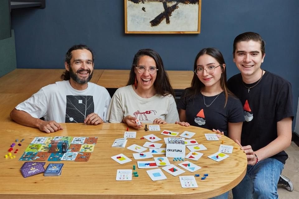 De izq. a der., Samuel Aroche, Sofía Orea, Dafne Robledo y Alex Luna, de Falex Games.