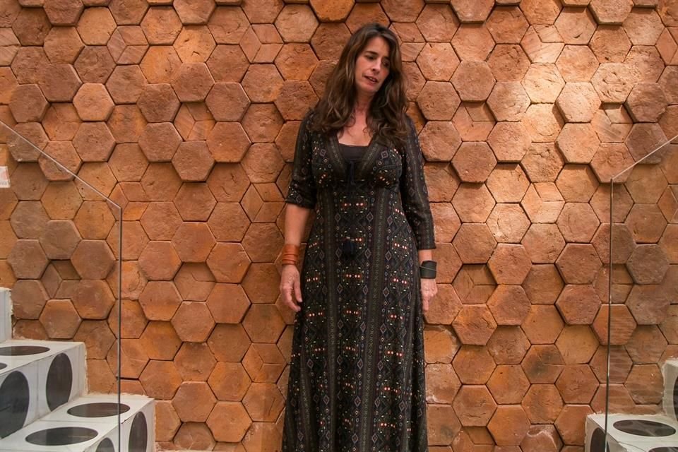 Ana Luisa Rébora era stata invitata a presentare una mostra a Chapala all'inizio di quest'anno, ma ha annullato l'invito dopo alcuni aggiustamenti arbitrari da parte della SCJ.