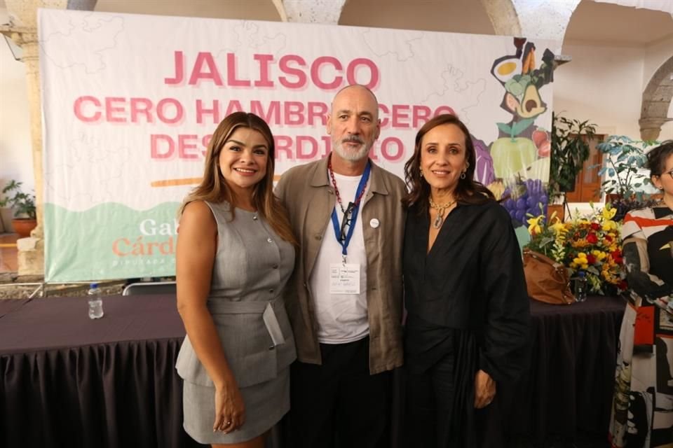 Gabriela Cárdenas, diputada de MC, encabeza el Foro Jalisco Cero Hambre; Antonio Barrera, creador de Singular Foods y fundador de Food Design Festival y Maye Villa de Lemus, Presidenta del DIF.