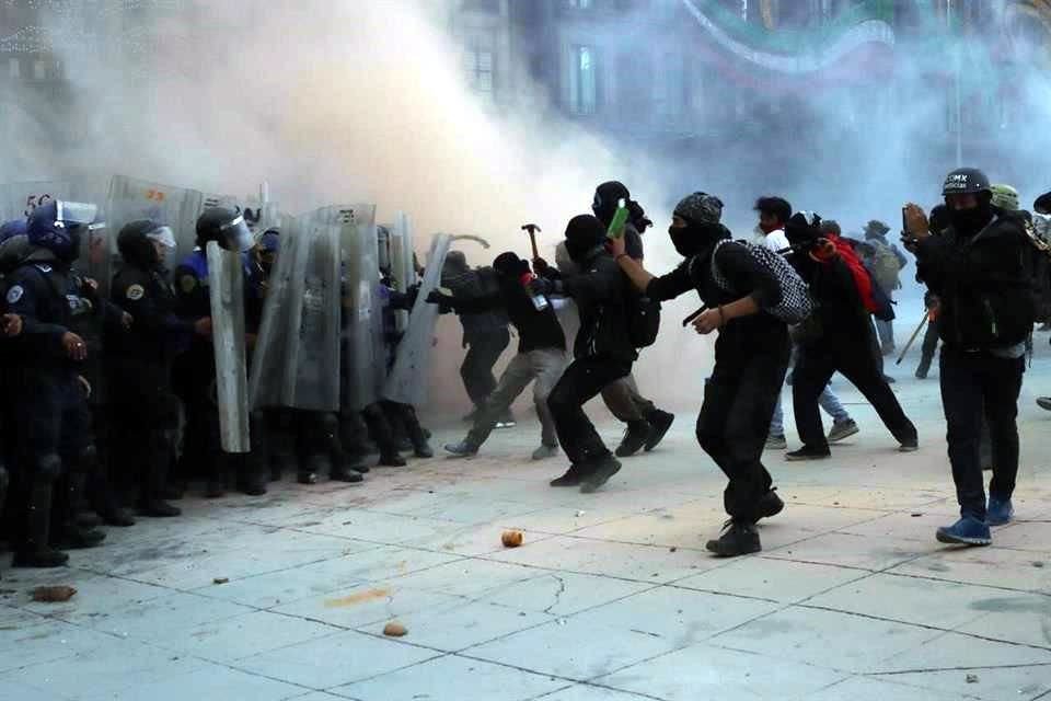 Al menos tres batallas se registraron en pleno Zócalo de la Ciudad de México.