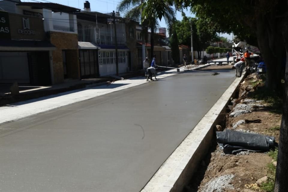 El avance de la pavimentación es en dirección de la Avenida El Colli a Avenida Tepeyac.
