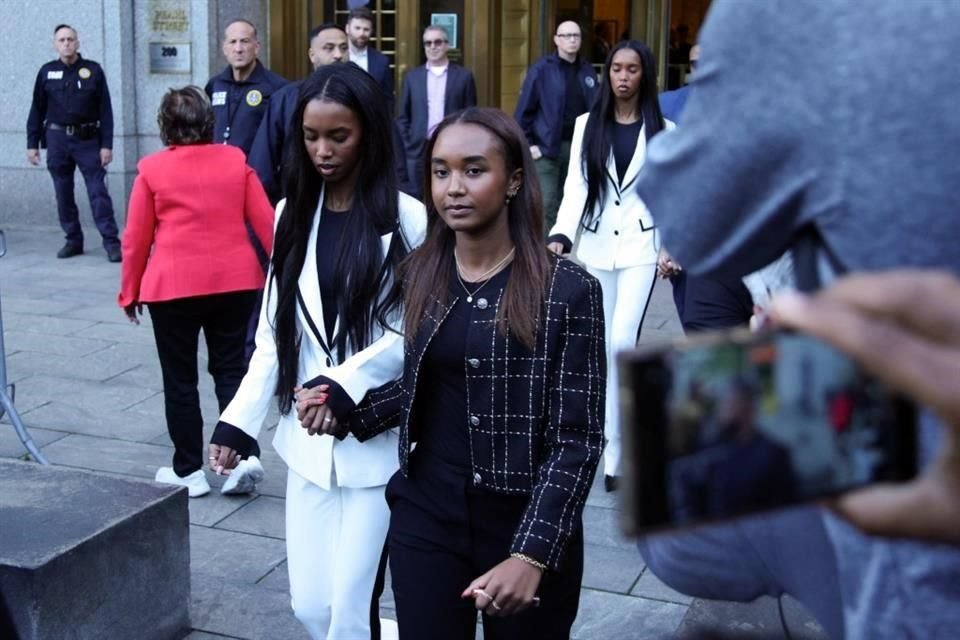 Chance Combs y D'Lila Star Combs a su salida de la corte en Manhattan.