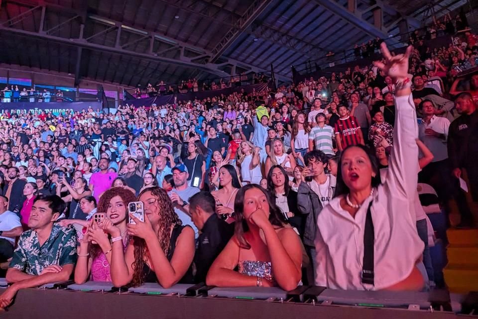 El público de Sebastián Yatra se contagió de su energía.