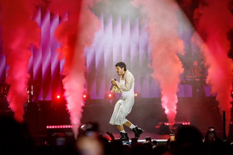 'Guadalajara, gracias por venir a verme, está increíble que canten todas estas canciones conmigo, lo disfruto mucho', expresó Yatra.