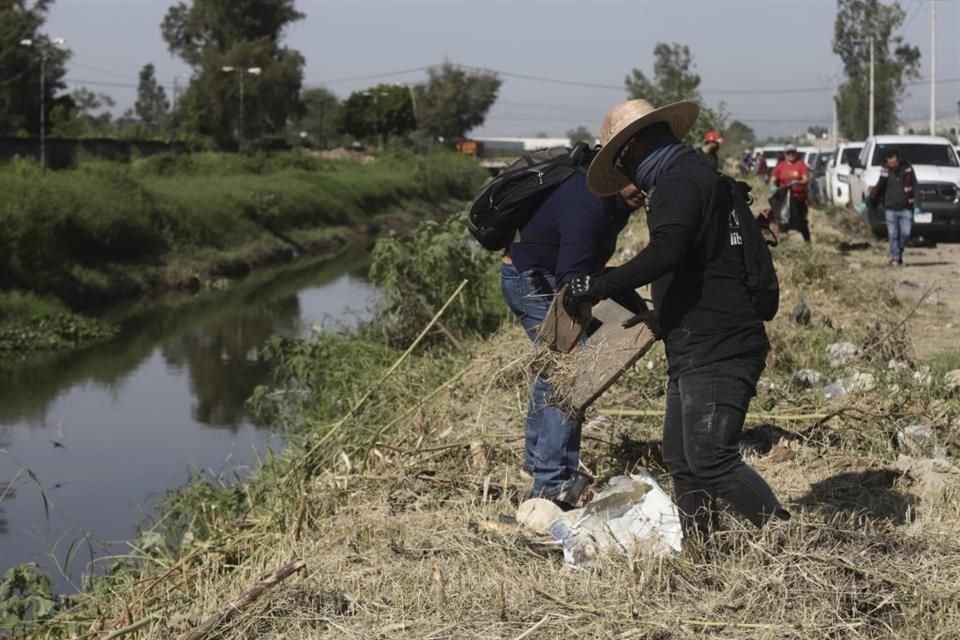 En la Unidad Deportiva Hacienda San Martín, de Tlaquepaque, se realizó la jornada de limpieza y reforestación del Río Lerma-Santiago, que busca el saneamiento y la recuperación de este cuerpo de agua.