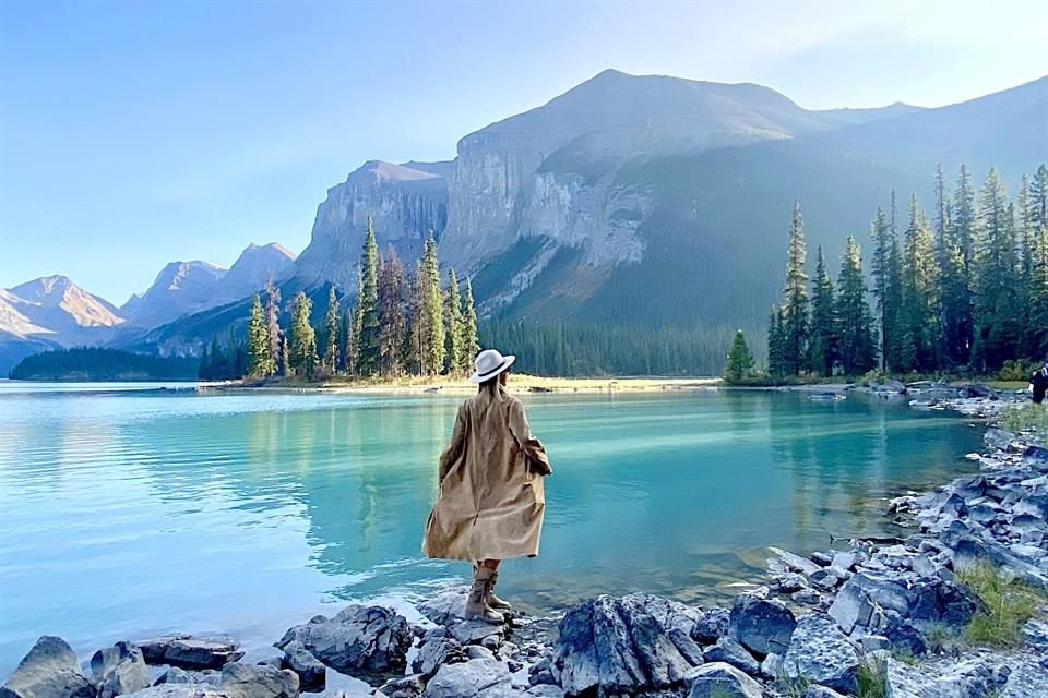 Jasper, en Alberta, renace tras los incendios y abre sus puertas a viajeros que buscan leyendas, paisajes, sabores y cielos estrellados.