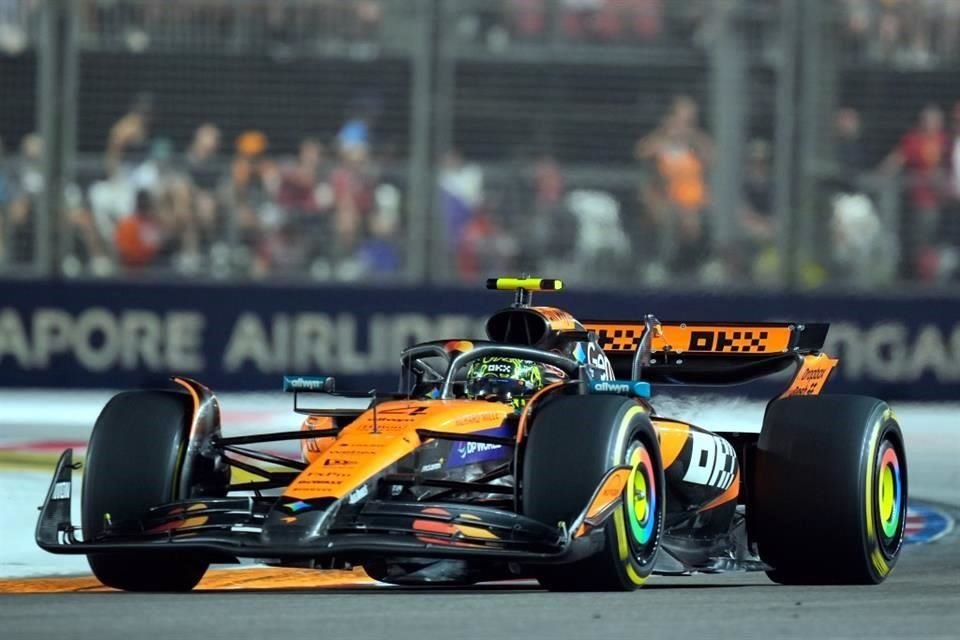 Lando Norris no pudo pasar a Max Verstappen y completó el podio.