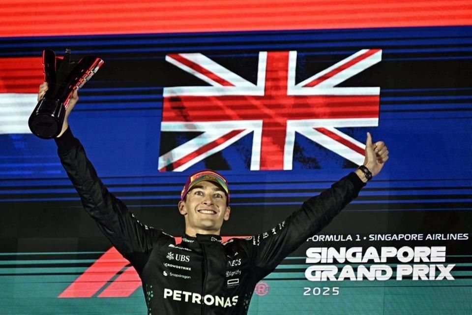 George Russell celebrando su gran actuación en Singapur.