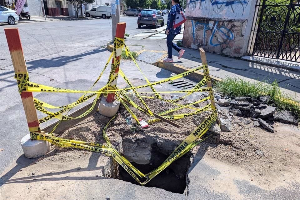 En la Colonia San Andrés hay varios socavones, que se han convertido en un problema para los vecinos, pero las autoridades no los arreglan.