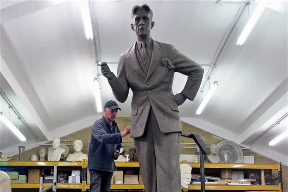 A lo largo de su trayectoria, el escultor ha desarrollado estatuas de diversos personajes.